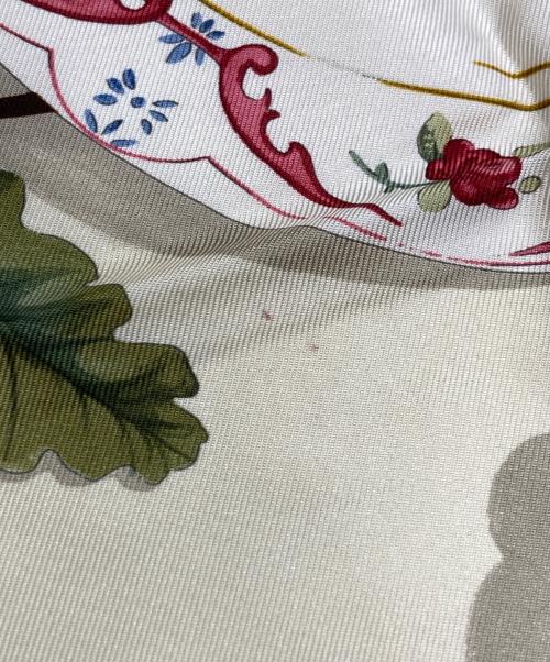 Salvatore Ferragamo（サルヴァトーレ フェラガモ）Salvatore Ferragamo (サルヴァトーレ フェラガモ) シルクスカーフ アイボリー×ネイビーの古着・服飾アイテム