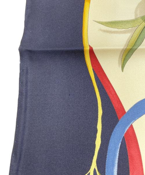 Salvatore Ferragamo（サルヴァトーレ フェラガモ）Salvatore Ferragamo (サルヴァトーレ フェラガモ) シルクスカーフ アイボリー×ネイビーの古着・服飾アイテム