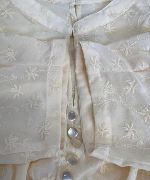 COCODEAL（ココディール）COCODEAL (ココディール) フラワー刺繍プリーツ切替ワンピース アイボリー サイズ:1の古着・服飾アイテム