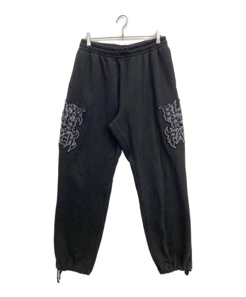 THE BLACK EYE PATCH（ブラックアイパッチ）THE BLACK EYE PATCH (ブラックアイパッチ) METAL LOGO FABRIC-STITCHED SWEAT PANTS ブラック サイズ:Lの古着・服飾アイテム