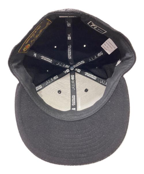 SUPREME（シュプリーム）Supreme (シュプリーム) New Era (ニューエラ) キャップ ブラック サイズ:7 3/8の古着・服飾アイテム