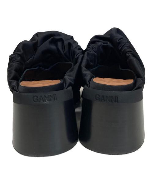 GANNI（ガニー）Ganni (ガニー) Ruched Satin Mules ブラック サイズ:37の古着・服飾アイテム