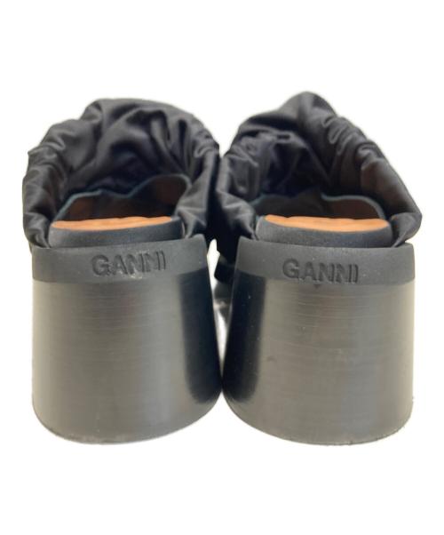 GANNI（ガニー）Ganni (ガニー) Ruched Satin Mules ブラック サイズ:37の古着・服飾アイテム