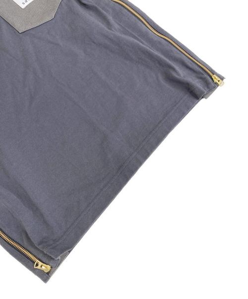sacai（サカイ）sacai (サカイ) CARHARTT WIP (カーハート ワーク イン プログレス) Tシャツ グレーの古着・服飾アイテム