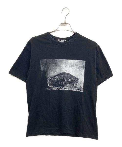 YOHJI YAMAMOTO PRODUCE（ヨウジヤマモト プロデュース）YOHJI YAMAMOTO PRODUCE (ヨウジヤマモト プロデュース) プリントTシャツ ブラック サイズ:3の古着・服飾アイテム