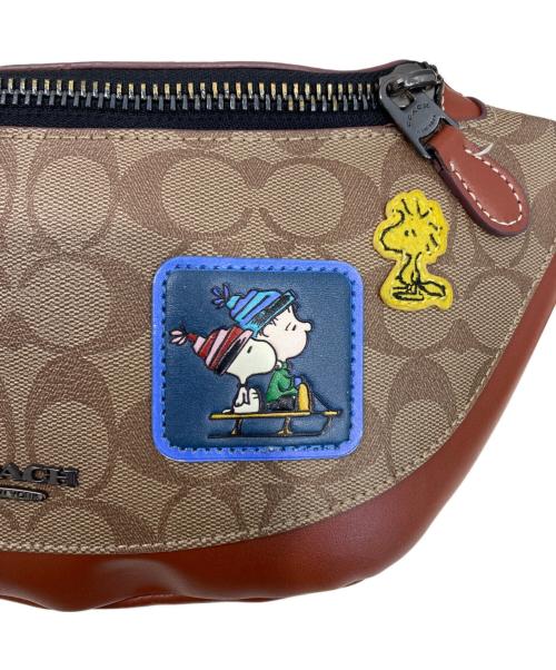 COACH（コーチ）COACH (コーチ) PEANUTS (ピーナッツ) ワーレン ベルト バッグ・シグネチャー キャンバス・パッチ ブラウンの古着・服飾アイテム