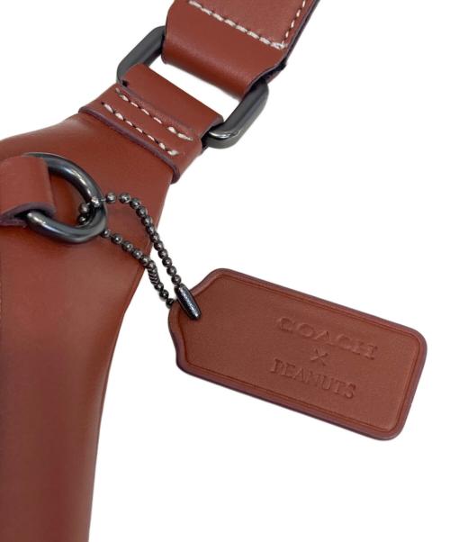 COACH（コーチ）COACH (コーチ) PEANUTS (ピーナッツ) ワーレン ベルト バッグ・シグネチャー キャンバス・パッチ ブラウンの古着・服飾アイテム