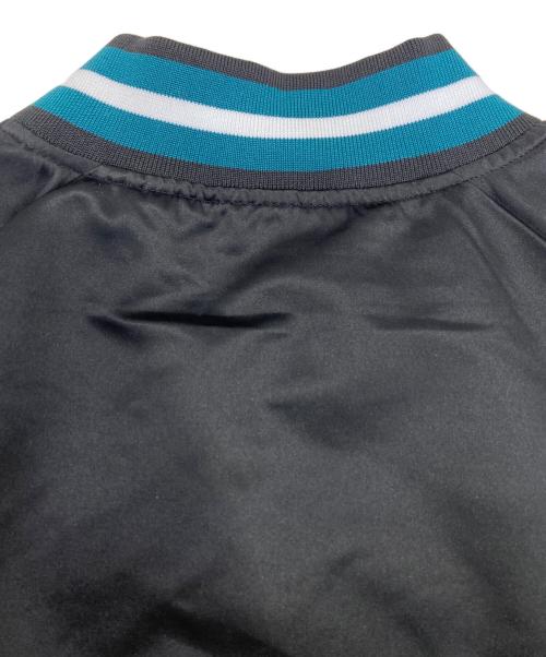 MITCHELL & NESS（ミッチェルアンドネス）MITCHELL & NESS (ミッチェルアンドネス) サテンブルゾン ブラック サイズ:Ｌの古着・服飾アイテム