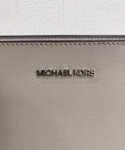 MICHAEL KORS（マイケルコース）MICHAEL KORS (マイケルコース) CHARLOTTE 3 IN 1 トート ラージ グレーの古着・服飾アイテム