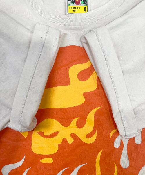 A BATHING APE（アベイシングエイプ）A BATHING APE (アベイシングエイプ) Flame Ape Head Tee ホワイト サイズ:Sの古着・服飾アイテム