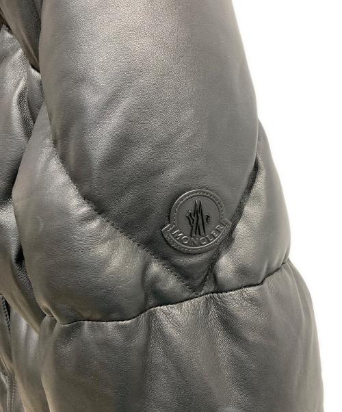 MONCLER（モンクレール）MONCLER (モンクレール) Aisneオールレザーダウンジャケット ブラック サイズ:4の古着・服飾アイテム