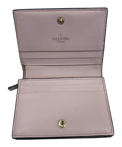 VALENTINO（ヴァレンティノ）VALENTINO (ヴァレンティノ) スタッズ2つ折り財布 ピンク サイズ:-の古着・服飾アイテム