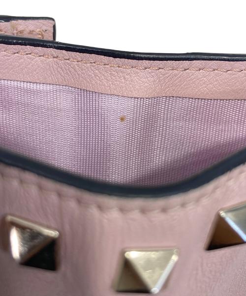 VALENTINO（ヴァレンティノ）VALENTINO (ヴァレンティノ) スタッズ2つ折り財布 ピンク サイズ:-の古着・服飾アイテム