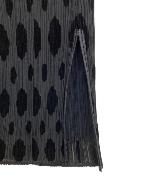 ISSEY MIYAKE FETE（イッセイミヤケフェット）ISSEY MIYAKE FETE (イッセイミヤケフェット) ドット柄プリーツスカート ブラック サイズ:1の古着・服飾アイテム