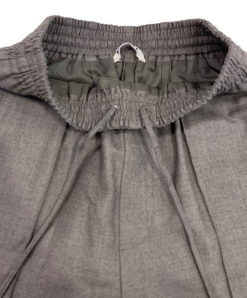 AURALEE（オーラリー）AURALEE (オーラリー) SUPER LIGHT WOOL EASY SLACKS ベージュの古着・服飾アイテム