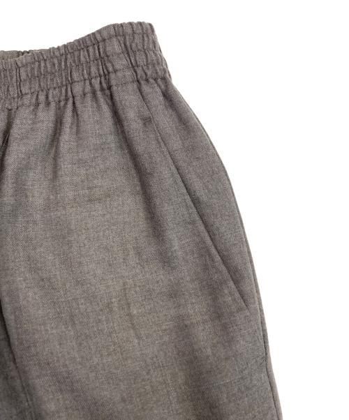 AURALEE（オーラリー）AURALEE (オーラリー) SUPER LIGHT WOOL EASY SLACKS ベージュの古着・服飾アイテム
