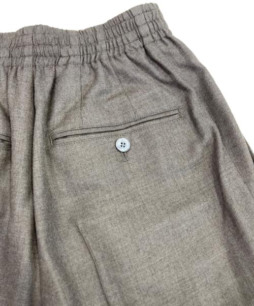 AURALEE（オーラリー）AURALEE (オーラリー) SUPER LIGHT WOOL EASY SLACKS ベージュの古着・服飾アイテム