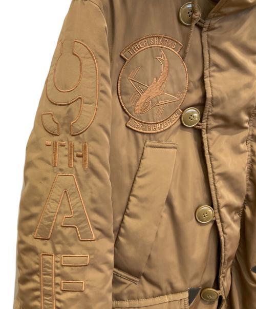AVIREX（アヴィレックス）AVIREX (アヴィレックス) タイガーシャークス N-3B ジャケット ブラウン サイズ:Mの古着・服飾アイテム