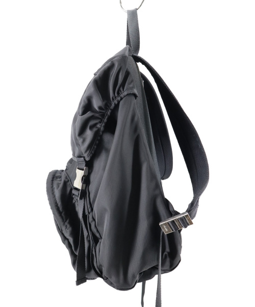 PRADA（プラダ）PRADA (プラダ) ナイロンフラップリュック ブラック V135の古着・服飾アイテム