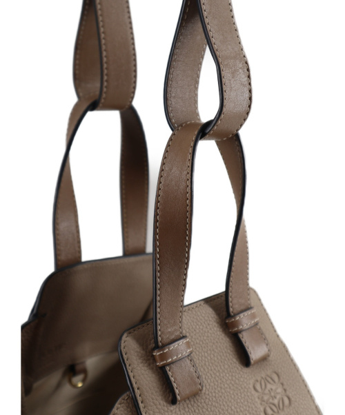 LOEWE（ロエベ）LOEWE (ロエベ) ハンモック ドローストリングバッグ スモール グレージュの古着・服飾アイテム