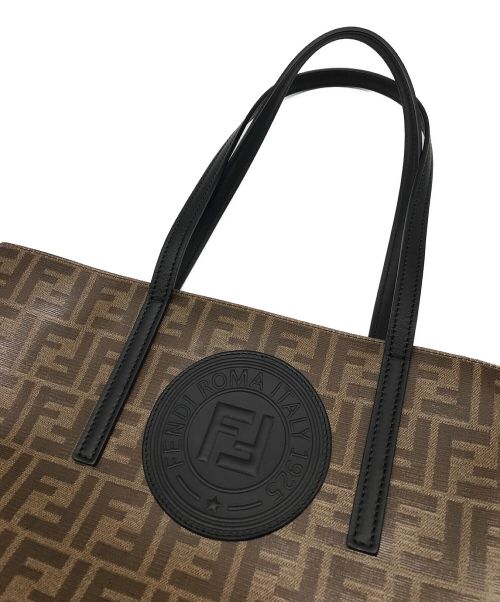 FENDI（フェンディ）FENDI (フェンディ) ズッカ柄PVCトートバッグ ブラウンの古着・服飾アイテム