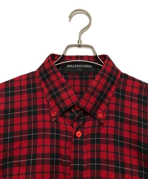 BALENCIAGA（バレンシアガ）BALENCIAGA (バレンシアガ) バックプリントチェックシャツ レッド サイズ:39の古着・服飾アイテム