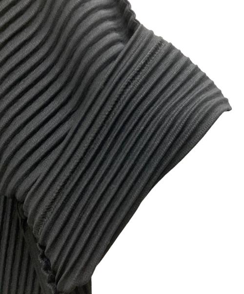 HOMME PLISSE ISSEY MIYAKE（オム プリッセ イッセイ ミヤケ）HOMME PLISSE ISSEY MIYAKE (オムプリッセ イッセイ ミヤケ) ポロシャツ ブラック サイズ:2の古着・服飾アイテム