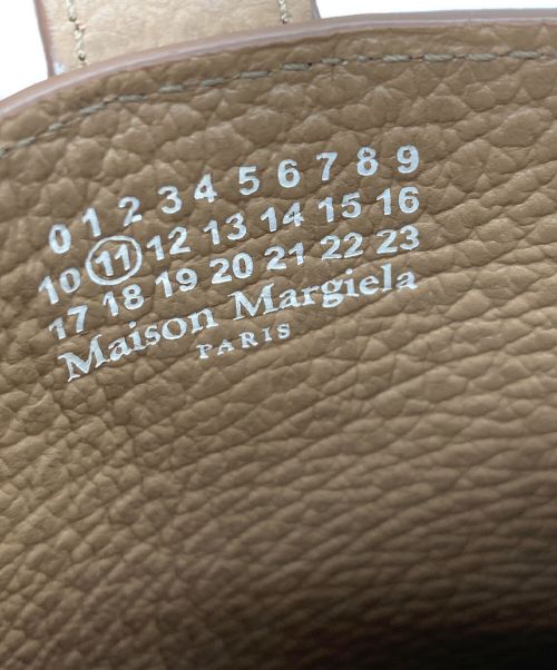 Maison Margiela（メゾンマルジェラ）Maison Margiela (メゾンマルジェラ) ショルダーフォンケース ベージュの古着・服飾アイテム