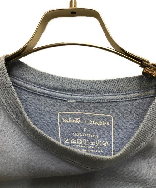 Rebuild by Needles（リビルドバイニードルス）Rebuild by Needles (リビルドバイニードルス) プリントTシャツ ブルー×レッド サイズ:Sの古着・服飾アイテム