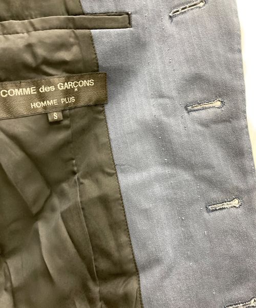 COMME des GARCONS HOMME PLUS（コムデギャルソンオムプリュス）COMME des GARCONS HOMME PLUS (コムデギャルソンオムプリュス) 金ボタンメッセージジャケット ネイビー サイズ:Sの古着・服飾アイテム