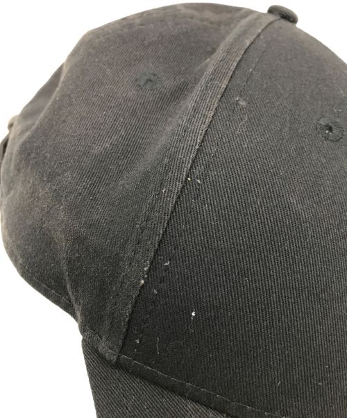 New Era（ニューエラ）New Era (ニューエラ) Yves Saint Laurent (イヴサンローラン) モノグラムキャップ ブラックの古着・服飾アイテム