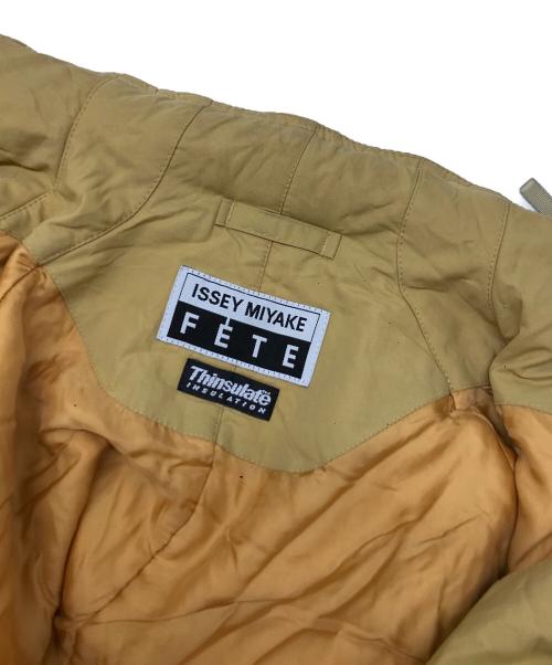ISSEY MIYAKE FETE（イッセイミヤケフェット）ISSEY MIYAKE FETE (イッセイミヤケフェット) 中綿ナイロンコート イエロー サイズ:2の古着・服飾アイテム