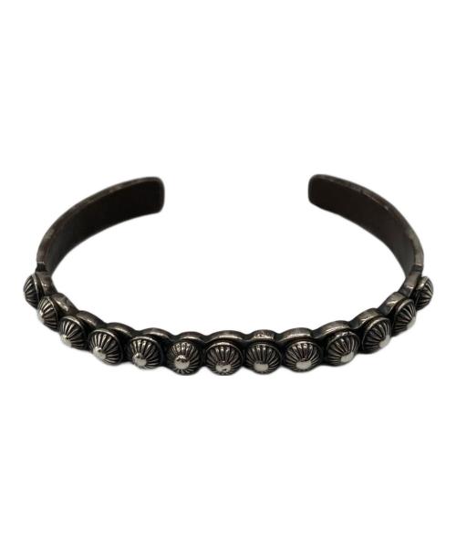 Navajo（ナバホ）Navajo (ナバホ) コンチョスタンプワークバングル シルバーの古着・服飾アイテム