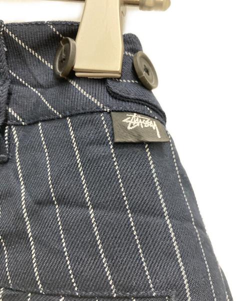 stussy（ステューシー）stussy (ステューシー) リンクルストライプボリュームプリーツショートパンツ ネイビー サイズ:76cm (W30)の古着・服飾アイテム