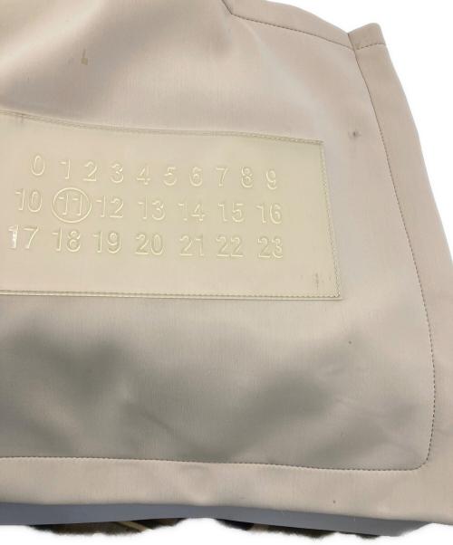 Maison Margiela（メゾンマルジェラ）Maison Margiela (メゾンマルジェラ) ラバーロゴトートバッグ ベージュの古着・服飾アイテム