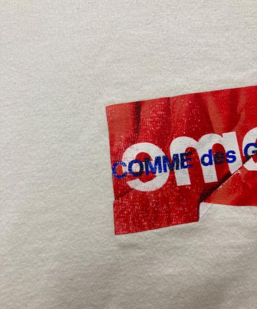 SUPREME（シュプリーム）Supreme (シュプリーム) COMME des GARCONS SHIRT (コムデギャルソンシャツ) コラボロゴプリントTEE ホワイト サイズ:Ⅼの古着・服飾アイテム