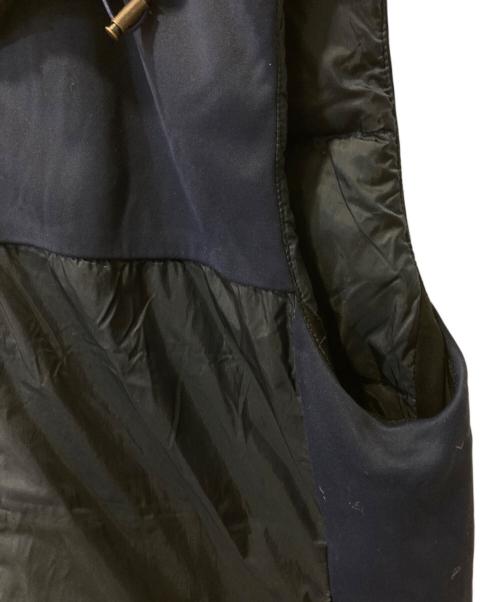 ARMANI COLLEZIONI（アルマーニ コレツィオーニ）ARMANI COLLEZIONI (アルマーニ コレツィオーニ) 中綿ベスト ネイビー サイズ:44の古着・服飾アイテム