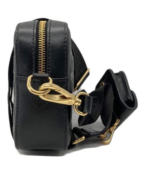 MIU MIU（ミュウミュウ）MIU MIU (ミュウミュウ) エンボスロゴレザーバッグ ブラックの古着・服飾アイテム