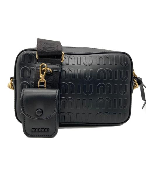 MIU MIU（ミュウミュウ）MIU MIU (ミュウミュウ) エンボスロゴレザーバッグ ブラックの古着・服飾アイテム