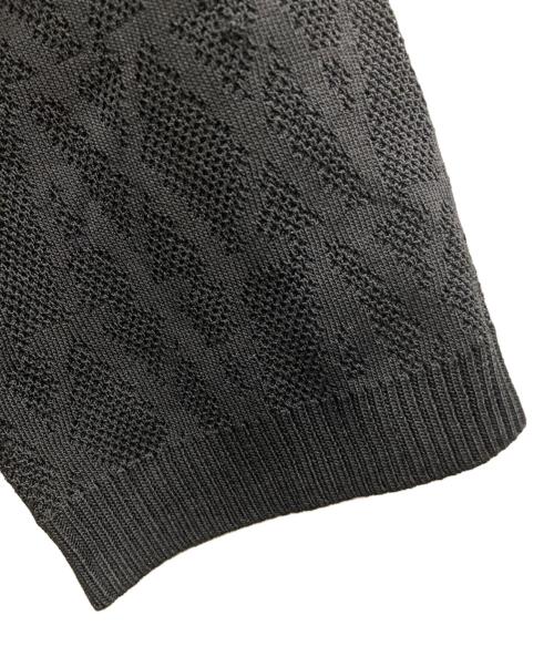 ARMANI EXCHANGE（アルマーニ エクスチェンジ）ARMANI EXCHANGE (アルマーニ エクスチェンジ) オールオーバーロゴノースリーブニットワンピース ブラック サイズ:XSの古着・服飾アイテム