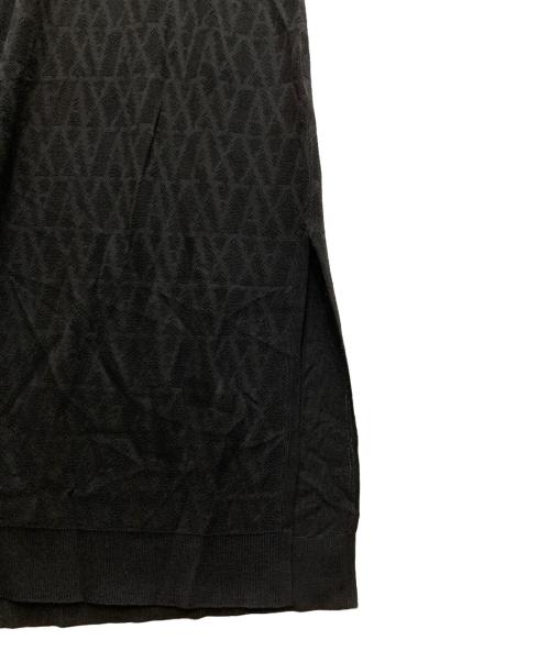 ARMANI EXCHANGE（アルマーニ エクスチェンジ）ARMANI EXCHANGE (アルマーニ エクスチェンジ) オールオーバーロゴノースリーブニットワンピース ブラック サイズ:XSの古着・服飾アイテム