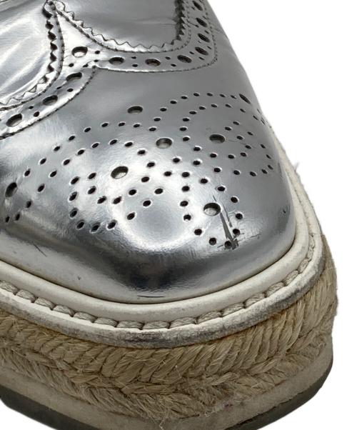 PRADA（プラダ）PRADA (プラダ) エスパドリーユウイングチップシューズ シルバー サイズ:7の古着・服飾アイテム