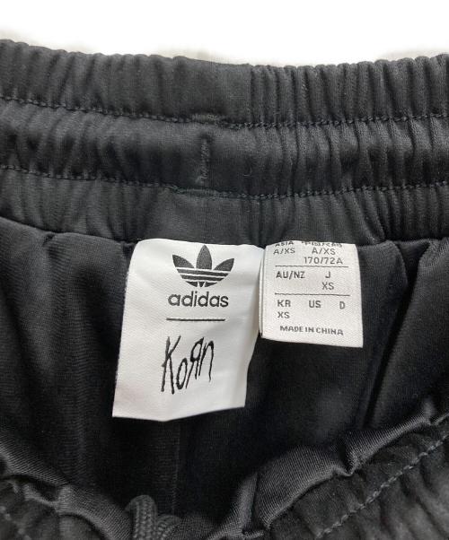 adidas（アディダス）adidas (アディダス) Korn (コーン) トラックパンツ ブラック サイズ:XSの古着・服飾アイテム