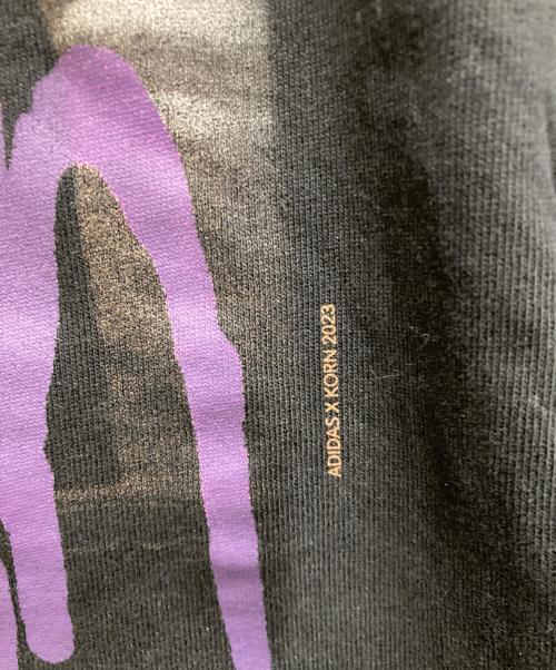 adidas（アディダス）adidas (アディダス) Korn (コーン) プリントTシャツ ブラック サイズ:Ⅼの古着・服飾アイテム