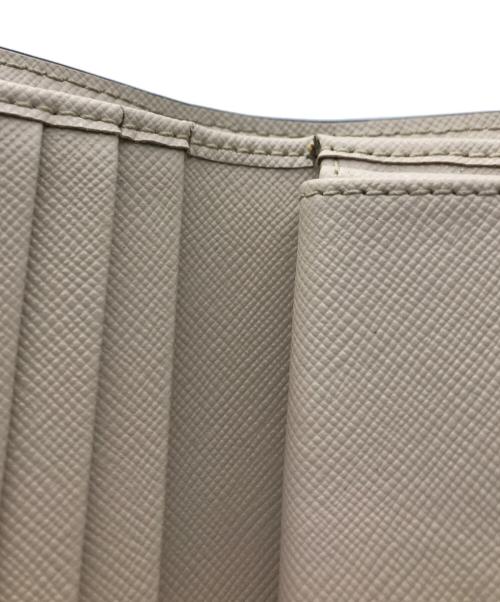 MARNI（マルニ）MARNI (マルニ) サフィアーノレザー製二つ折りウォレット ティーグリーン、ライムストーン、ライトキャメルの古着・服飾アイテム