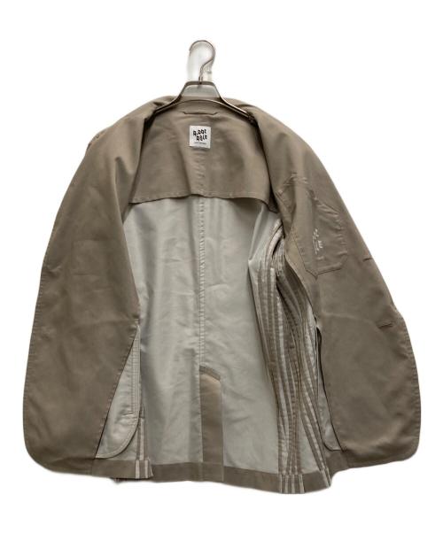 A-POC ABLE ISSEY MIYAKE（エイポック エイブル イッセイ ミヤケ）A-POC ABLE ISSEY MIYAKE (エイポック エイブル イッセイ ミヤケ) サイドプリーツ2Bジャケット ベージュ サイズ:3の古着・服飾アイテム