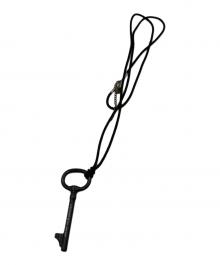 TIFFANY & Co.（ティファニー）の古着「キーモチーフネックレス」｜ブラック