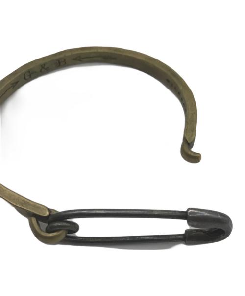 Giles & Brother（ジャイルスアンドブラザー）GILES & BROTHER (ジャイルスアンドブラザー) Safety Pin ID Cuff Silver Bracelet ゴールドの古着・服飾アイテム