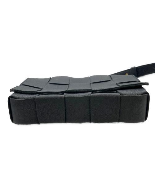 BOTTEGA VENETA（ボッテガベネタ）BOTTEGA VENETA (ボッテガベネタ) カセットクロスボディバッグ ブラックの古着・服飾アイテム