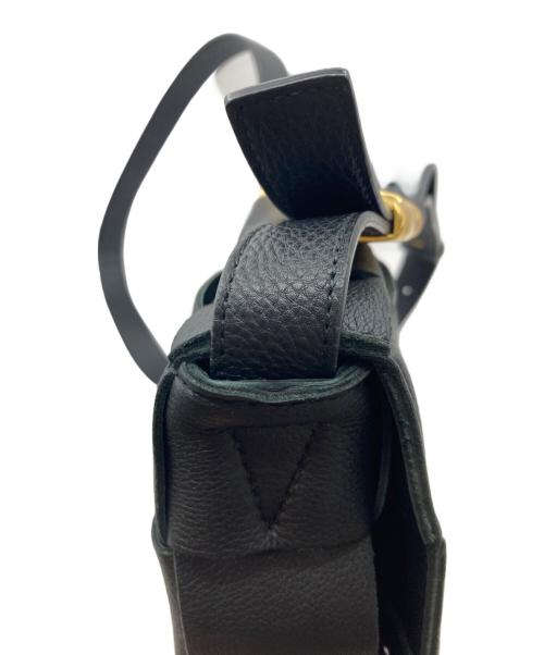 BOTTEGA VENETA（ボッテガベネタ）BOTTEGA VENETA (ボッテガベネタ) カセットクロスボディバッグ ブラックの古着・服飾アイテム
